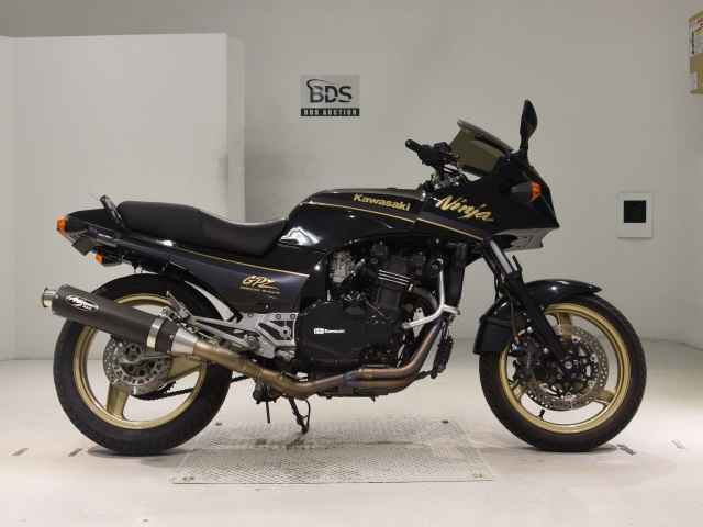 Kawasaki GPZ900R 2002
