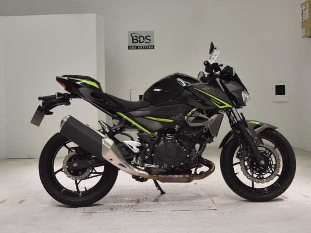 Kawasaki Z400 2022