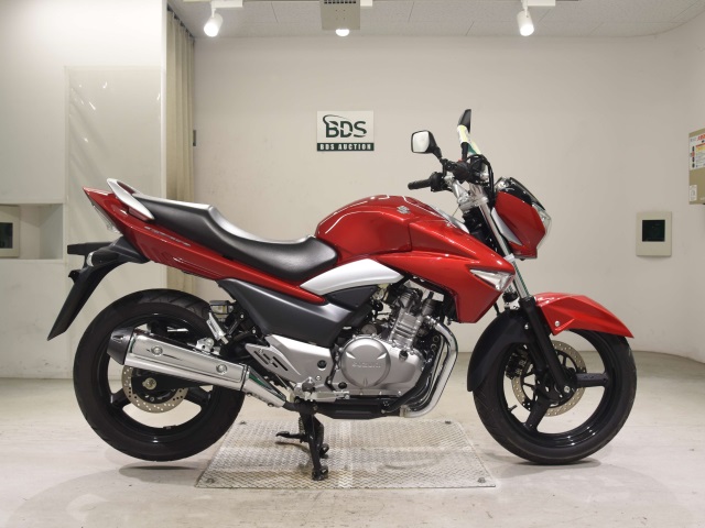 Suzuki GSR250