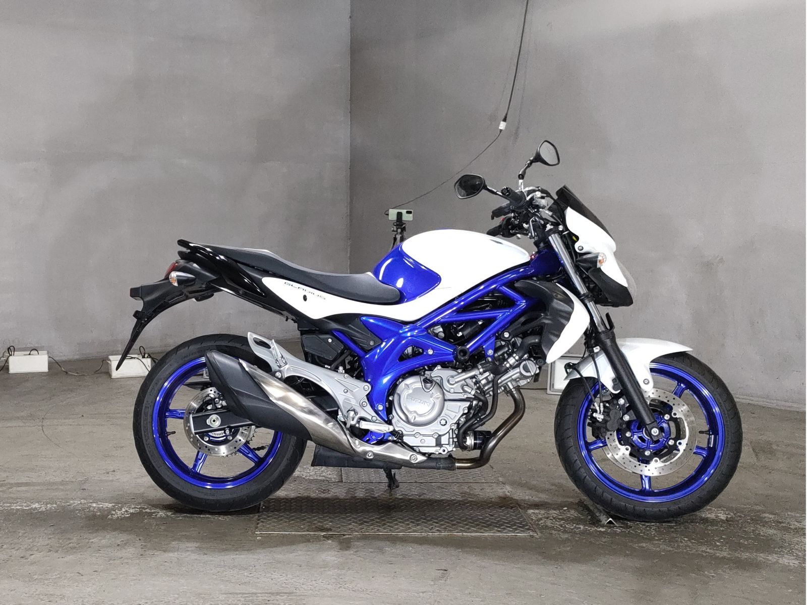 Suzuki GLADIUS SFV650 2012