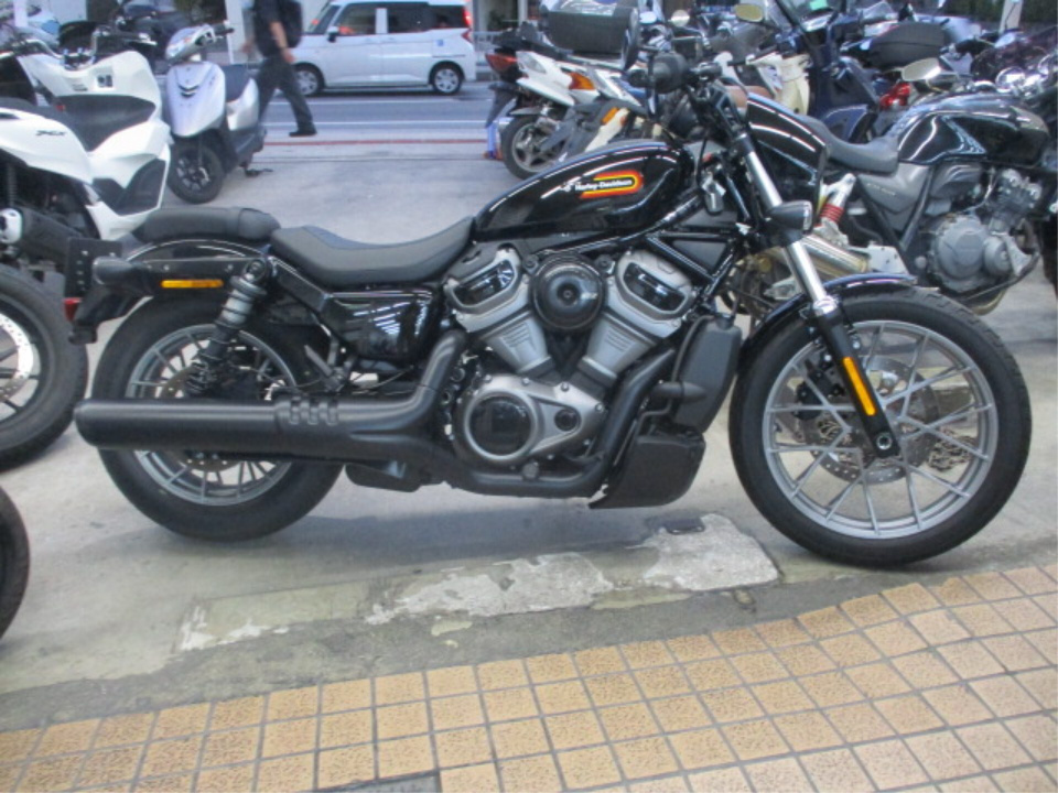 HD RH975 2023