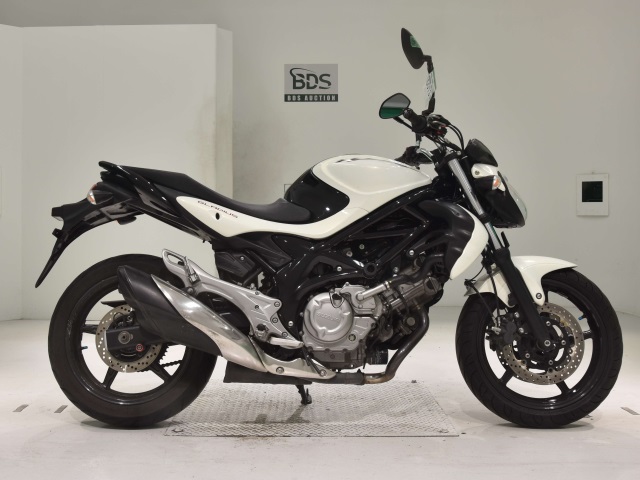 Suzuki GLADIUS SFV400 2015