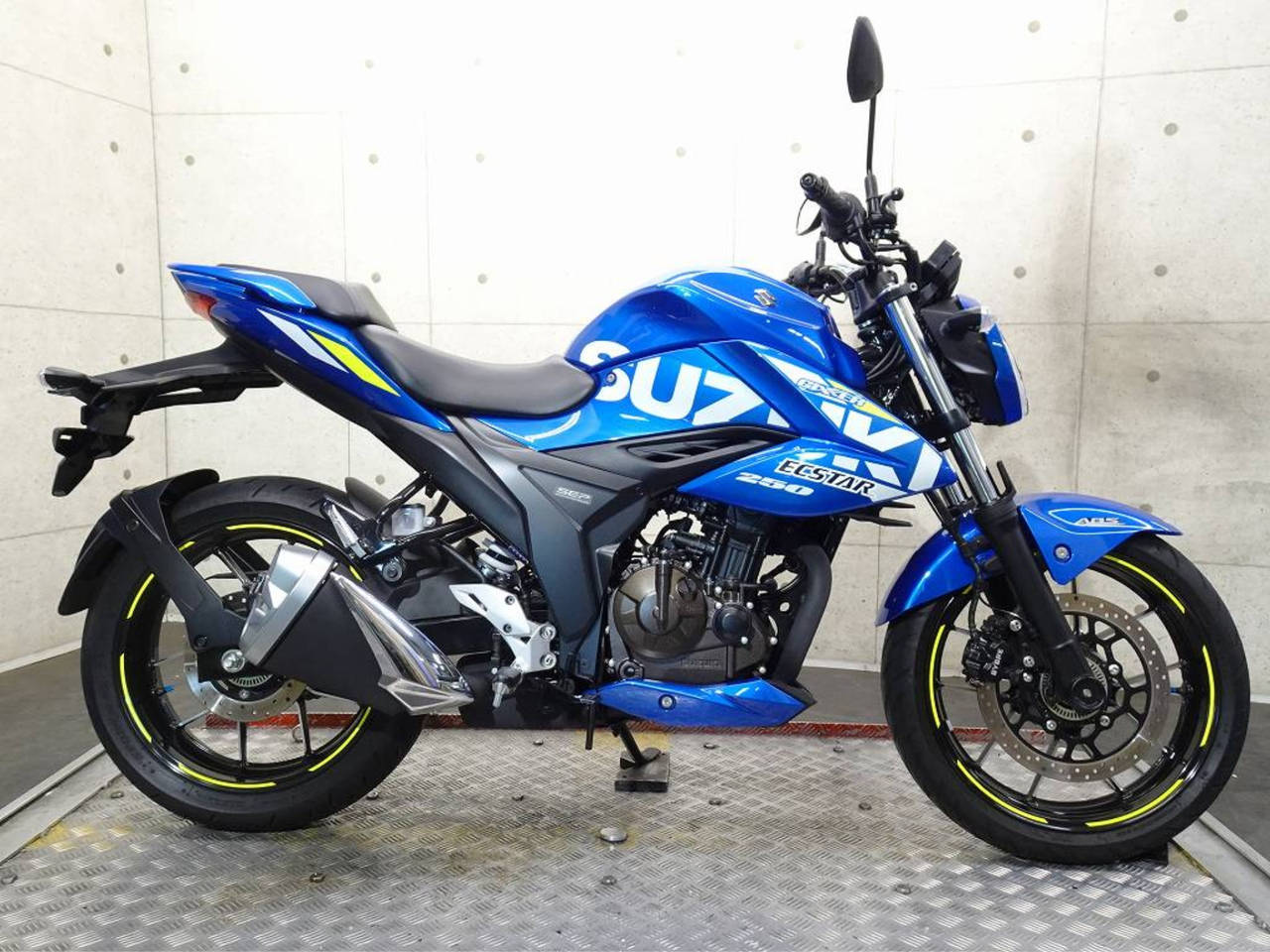 Suzuki GIXXER250