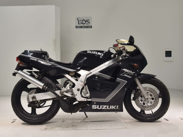 Suzuki RGV250