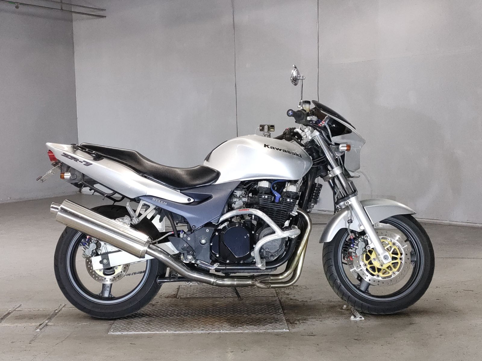 Kawasaki ZR-7 2002