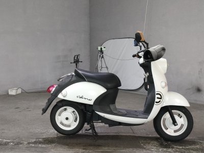 Yamaha E-VINO 2015