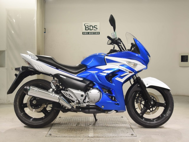 Suzuki GSR250F