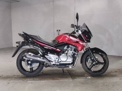 Suzuki GSR250
