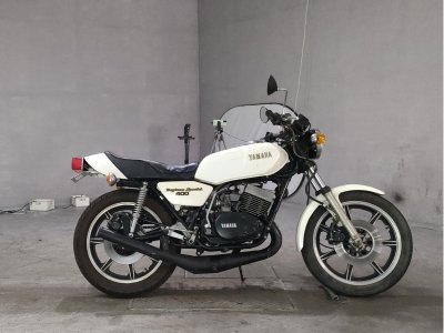 Yamaha RD400 2025