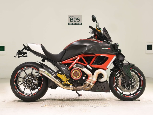 Ducati DIAVEL CARBON 2011