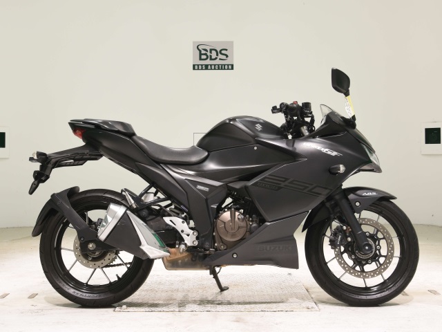 Suzuki GIXXER250SF