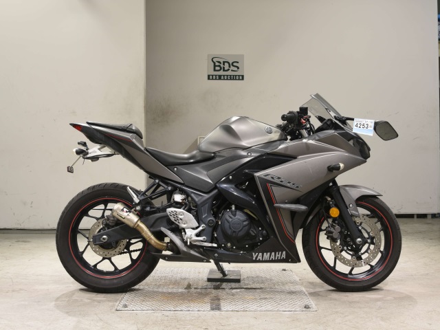 Yamaha YZF-R25A 2016