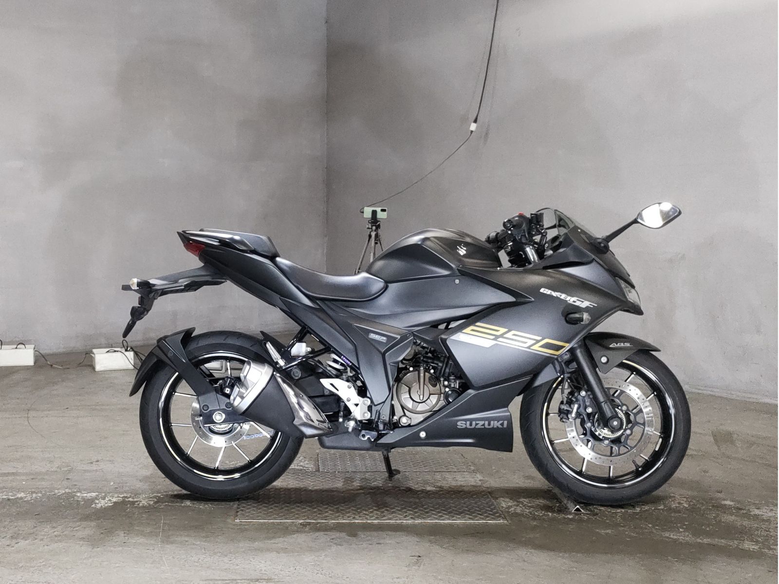 Suzuki GIXXER250SF