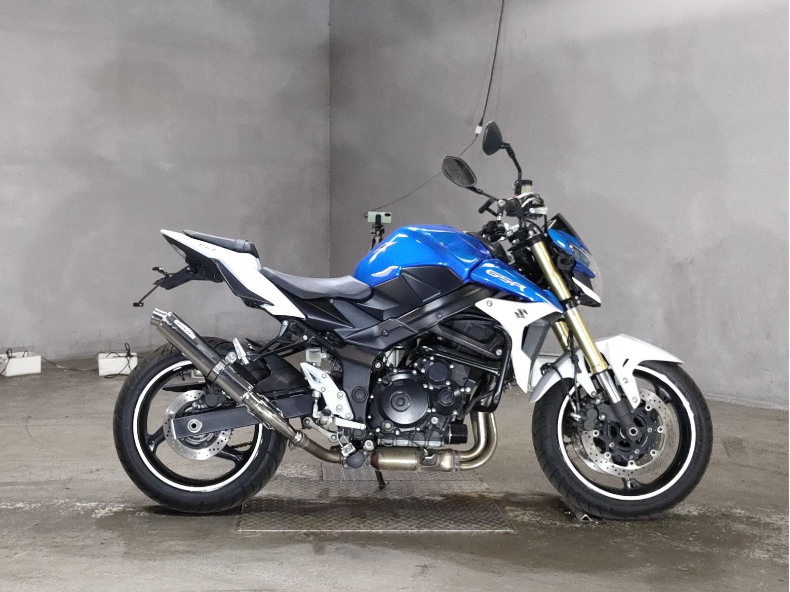 Suzuki GSR750 2013