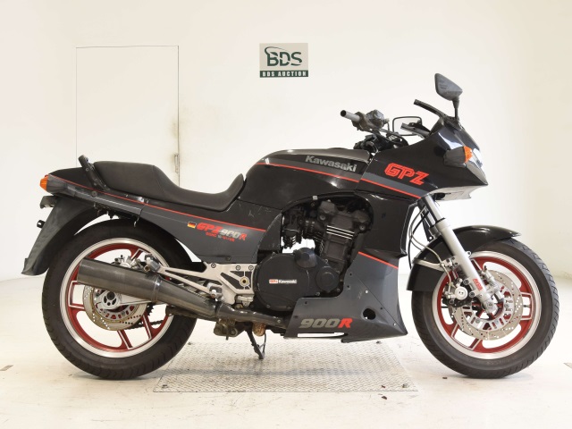 Kawasaki GPZ900R
