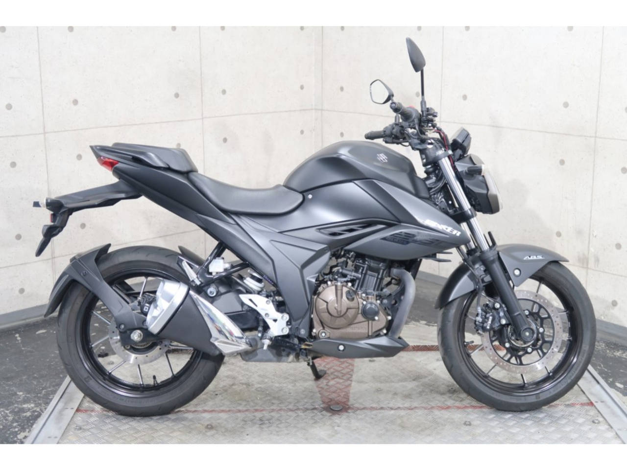 Suzuki GIXXER250