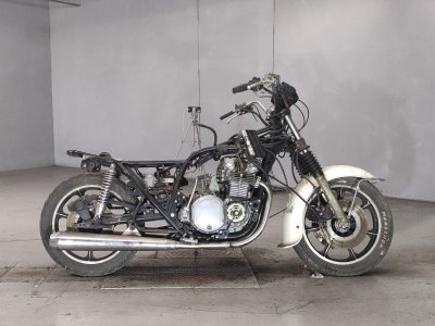 Kawasaki KZ1000P 2011