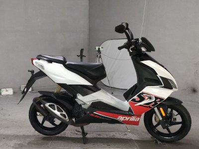 Aprilia SR50 2011