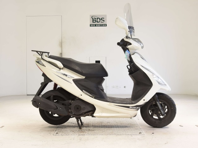 Suzuki GSR125 2008
