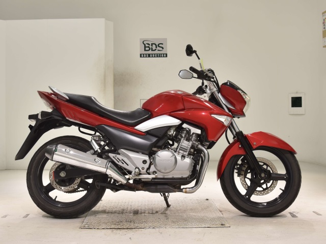 Suzuki GSR250