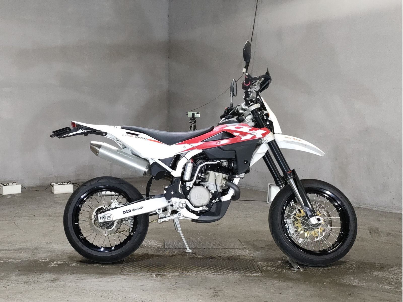 Husqvarna SM250R 2011