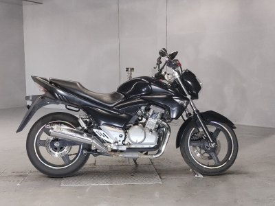Suzuki GSR250