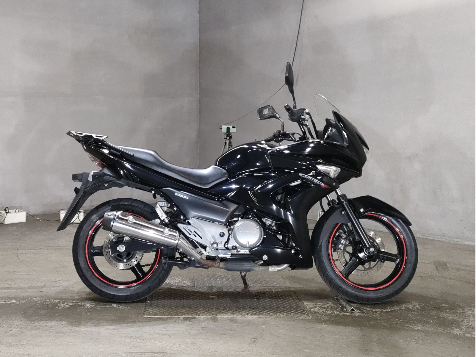 Suzuki GSR250F