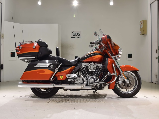 HD FLHTCUSE1800 CVO 2012