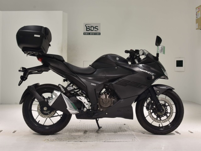 Suzuki GIXXER250SF