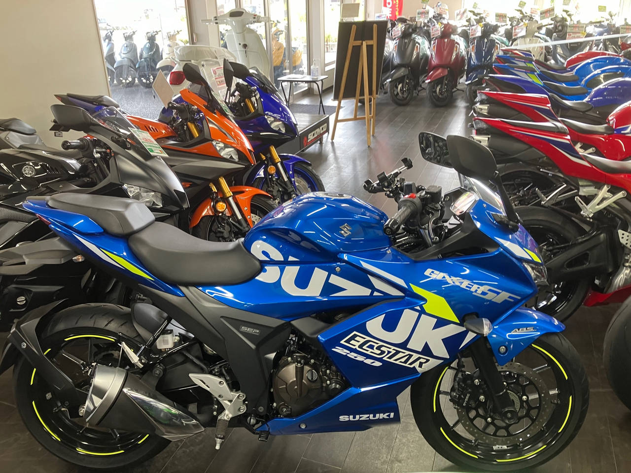 Suzuki GIXXER250SF