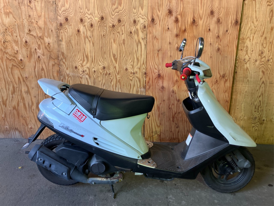 Suzuki ADDRESS V100