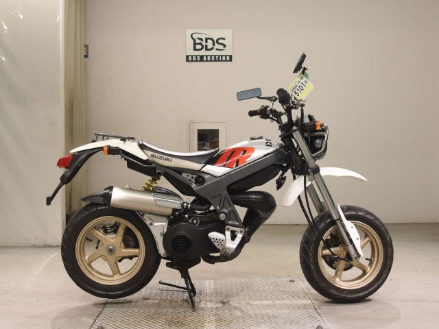 Suzuki TR110S