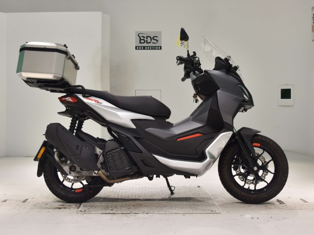 Aprilia SR GT200 2022