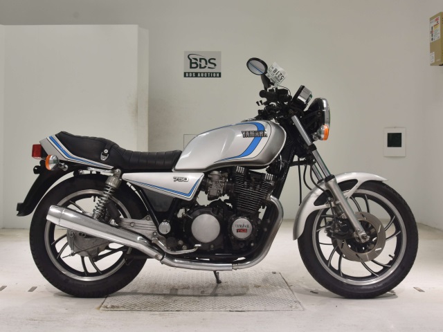 Yamaha XJ750E 1983