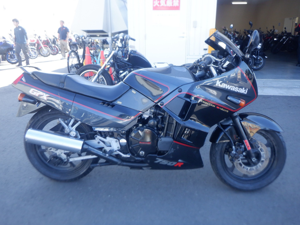 Kawasaki GPX750R 1986