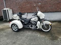 HD FLHPEI TRIKE 2000