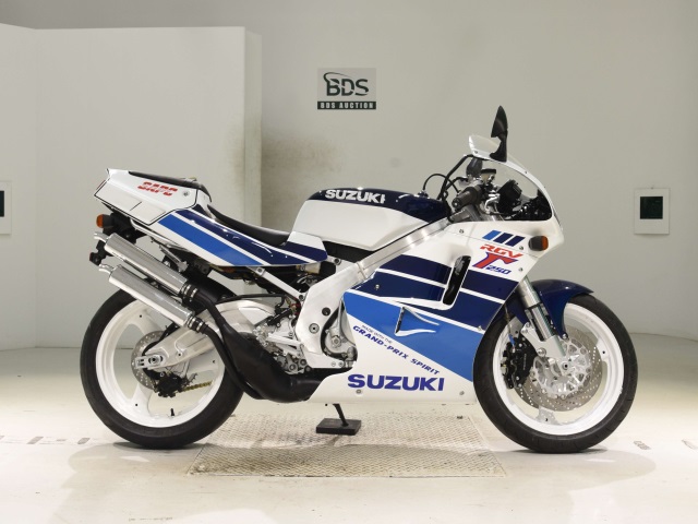 Suzuki RGV250 2025