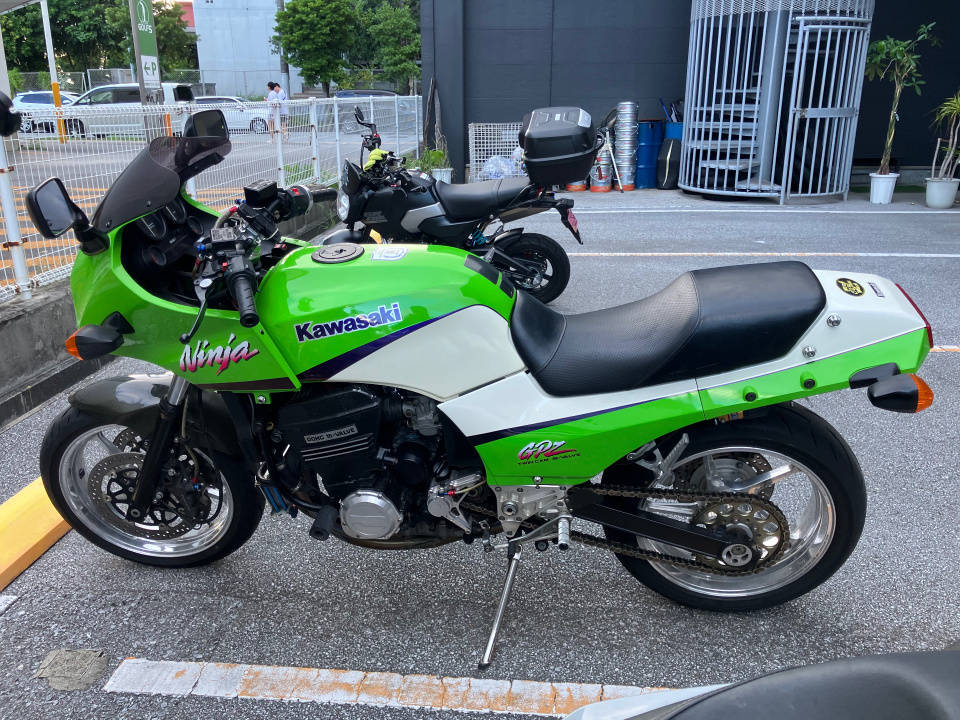 Kawasaki GPZ900R 1999