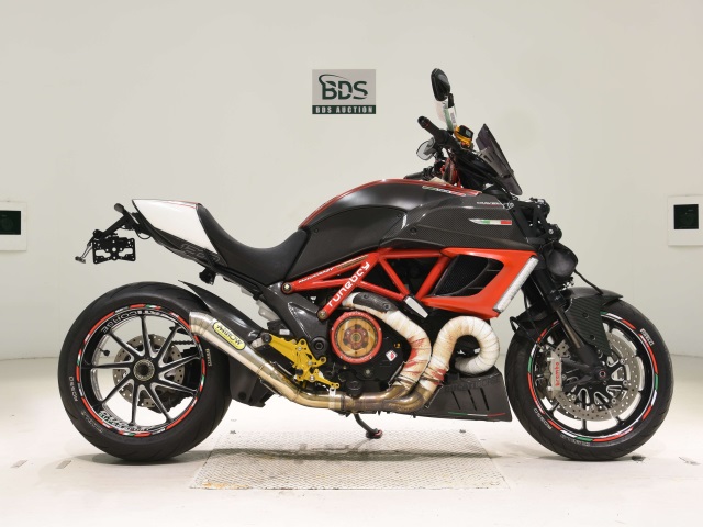 Ducati DIAVEL CARBON 2011