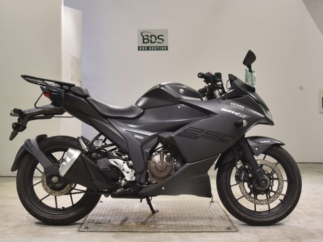 Suzuki GIXXER250SF