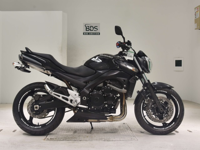 Suzuki GSR400A 2011