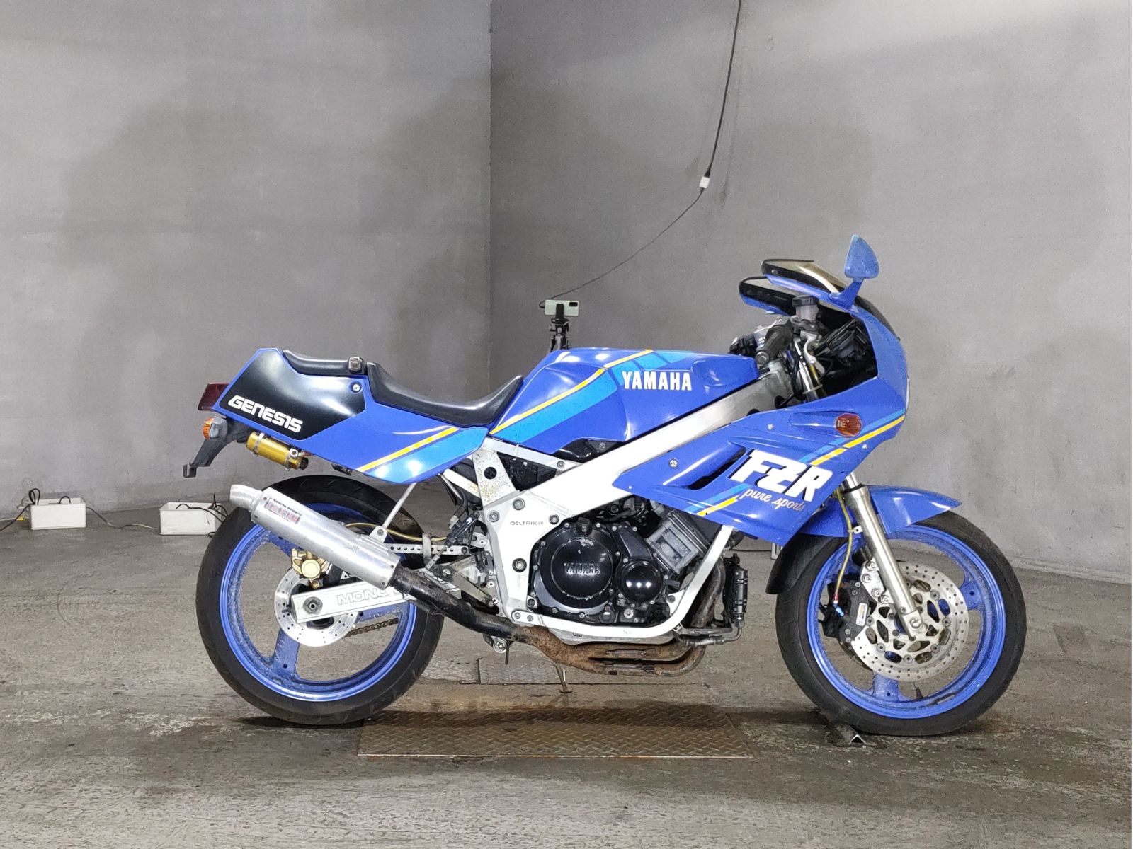 Yamaha FZR400 1987