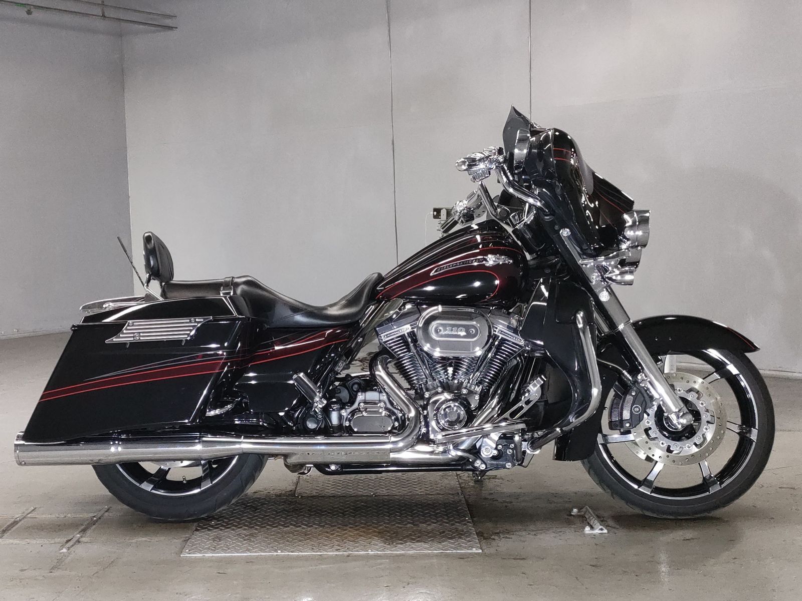 HD STREET GLIDE FLHXSE1800 2011