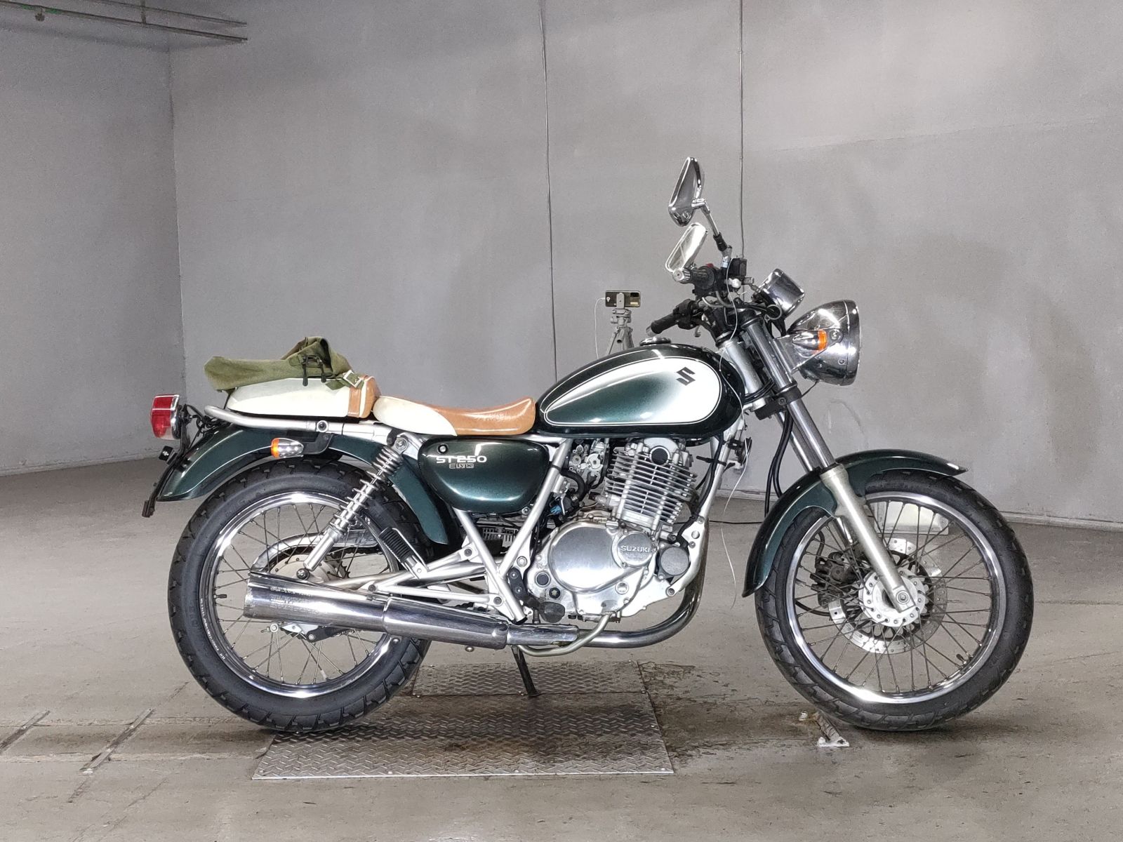 Suzuki ST250E 2011