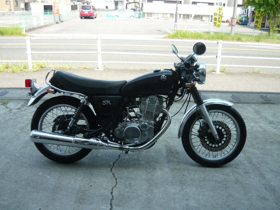 Yamaha SR400 2021