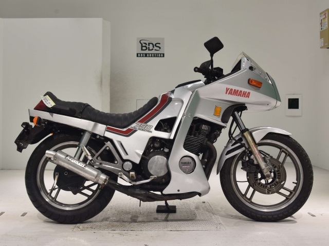 Yamaha XJ750D 1983