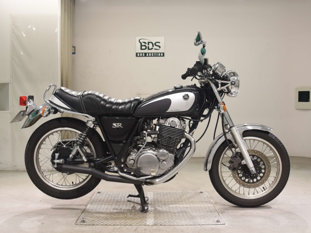 Yamaha SR400 2022