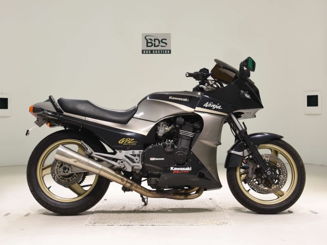 Kawasaki GPZ900R 2001