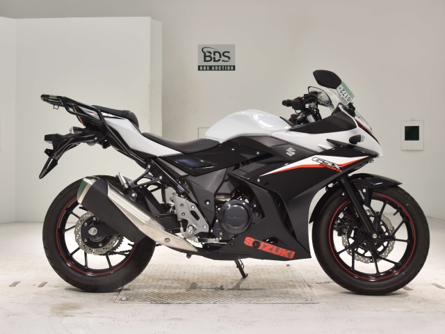 Suzuki GSX250RA