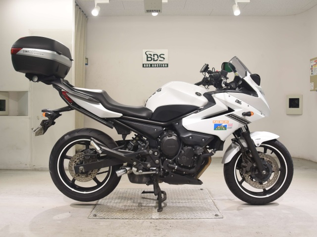 Yamaha XJ6 DIVERSIONA 2011